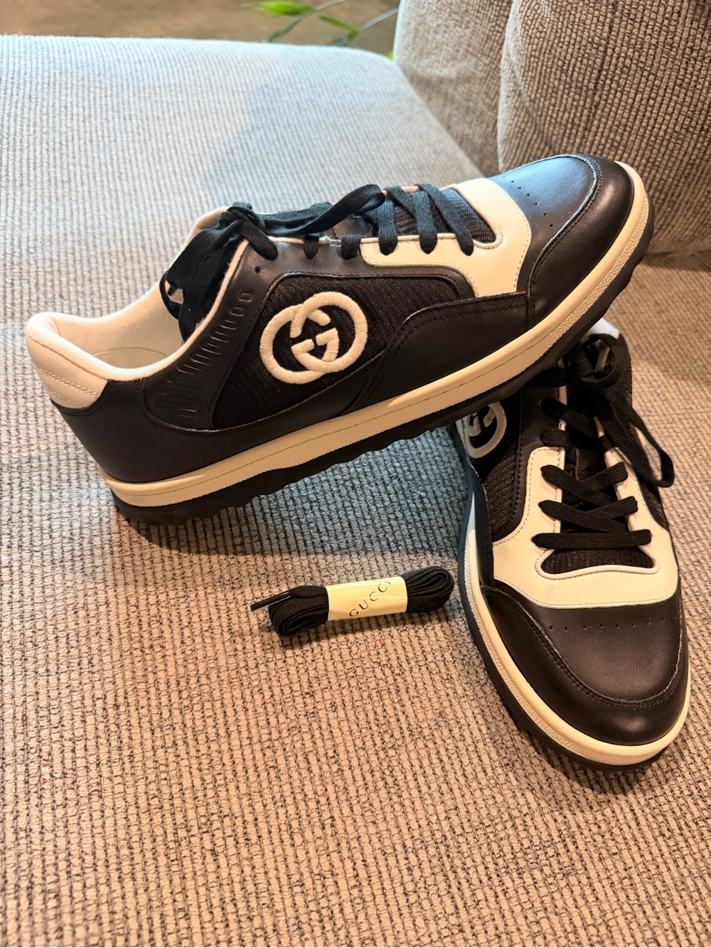 Gucci Men’s MAC80 Black White Logo LowTop Logo Sneakers Extra Gucci Strings Sz 9
